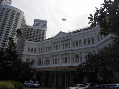 exterior del Hotel Raffles en Singapur