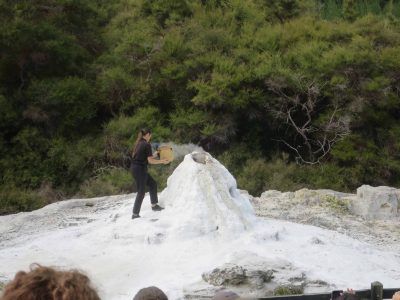 Géiser Lady Knox antes de explotar en Wai-O-Tapu