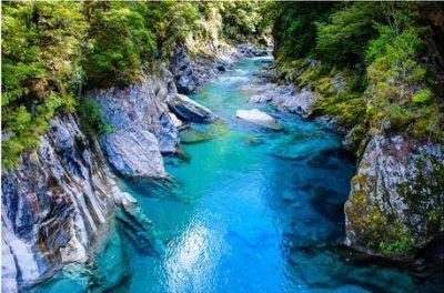 Imagen de internet del agua turquesa de Blue Pools