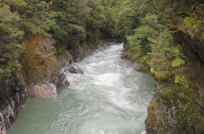 Agua revelta en las Blue Pools